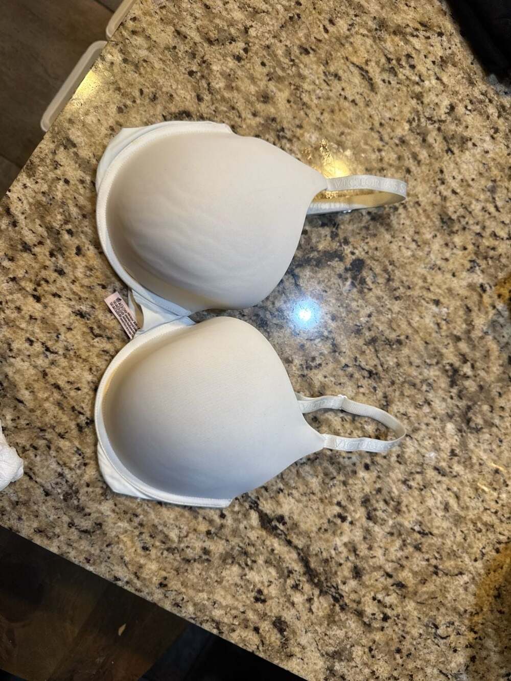 Victoria's Secret T-Shirt Full Coverage Bra 36DDD Ivory